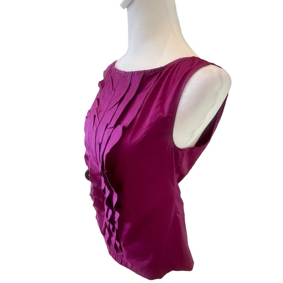 Ann Taylor. Sz 4. Magenta sleeveless top. Ruffled Pleats. Excellent condition 🤩 - Picture 4 of 13